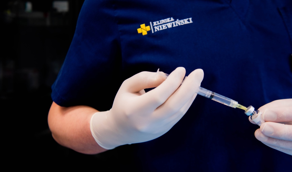 Wypełnianie zmarszczek kwasem hialuronowym, powiększanie i modelowanie ust 1 ml